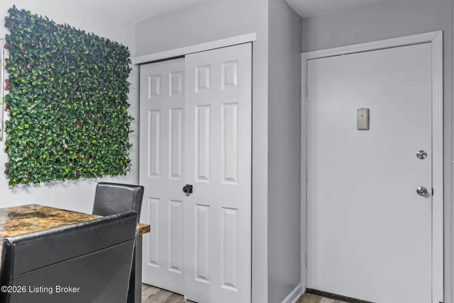 3505 Lodge Ln #APT 212, Louisville, KY 40218 - #2