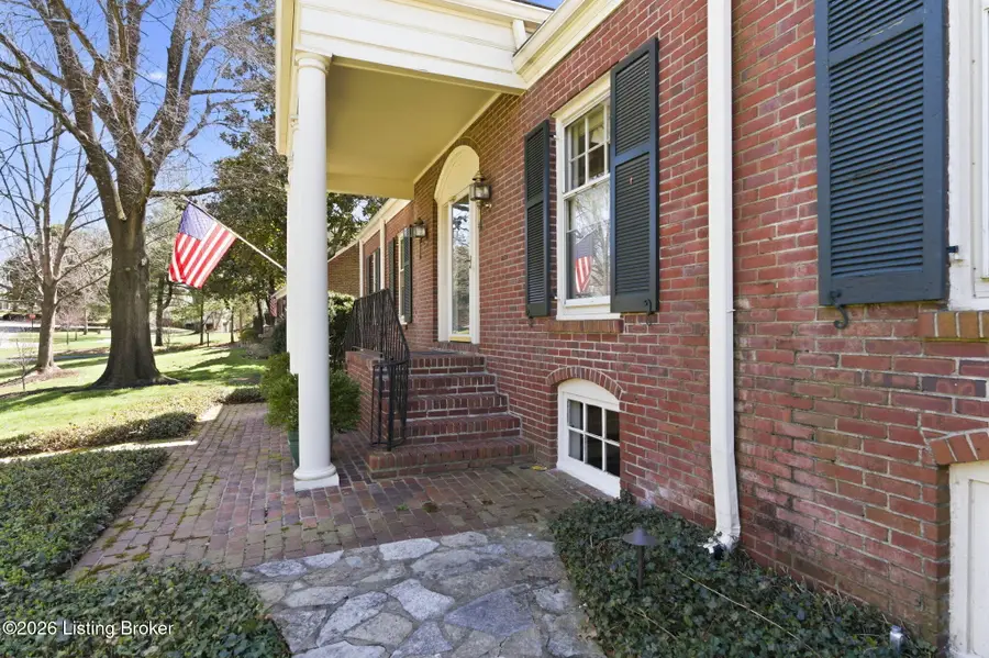 504 Country Ln, Louisville, KY 40207 - #3