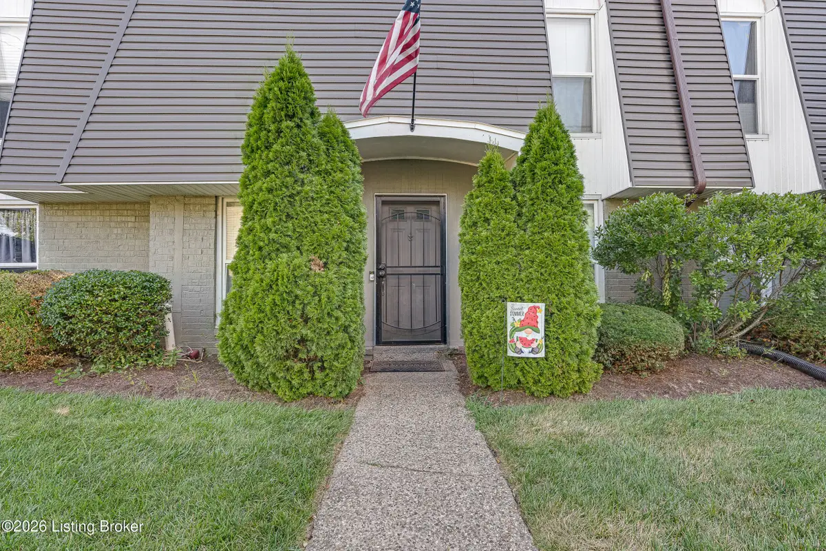 602 La Fontenay Ct, Louisville, KY 40223 - #1