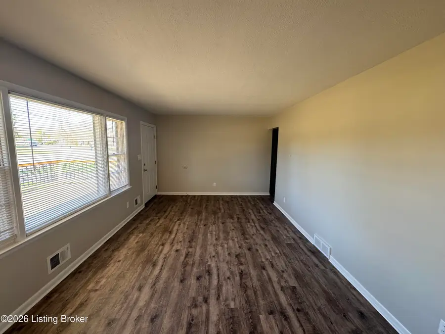 6319 Doe Run Rd, Louisville, KY 40216 - #2