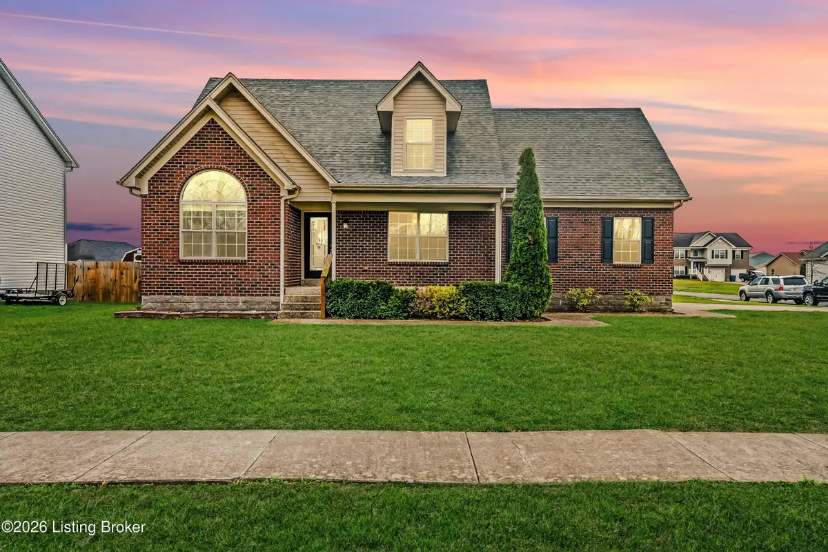 327 Red Crest Dr, Shepherdsville, KY 40165 - #1