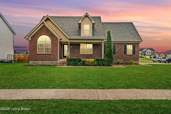 327 Red Crest Dr, Shepherdsville, KY 40165