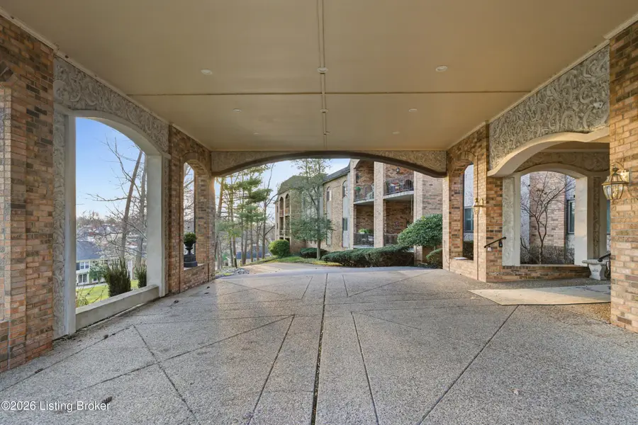 5800 Coach Gate Wynde #APT 308, Louisville, KY 40207 - #3
