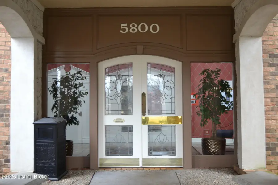 5800 Coach Gate Wynde #324, Louisville, KY 40207 - #2