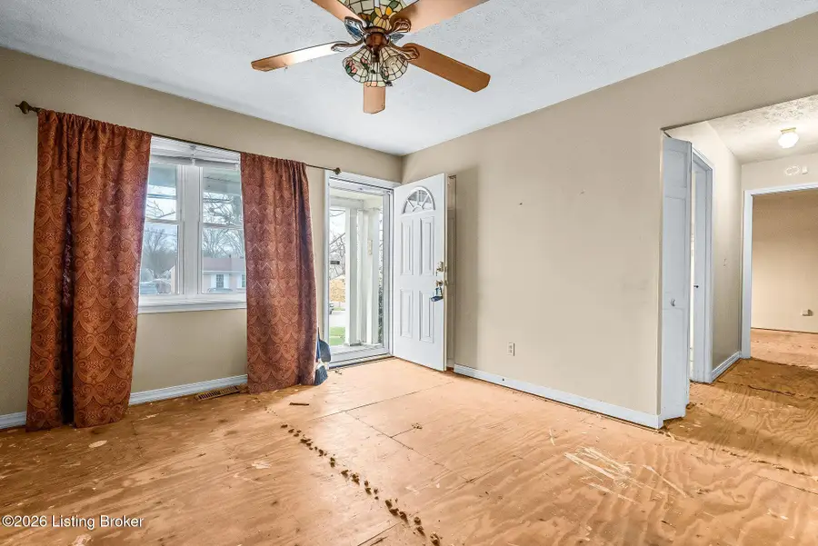 10107 Mcneely Lake Dr, Louisville, KY 40229 - #3