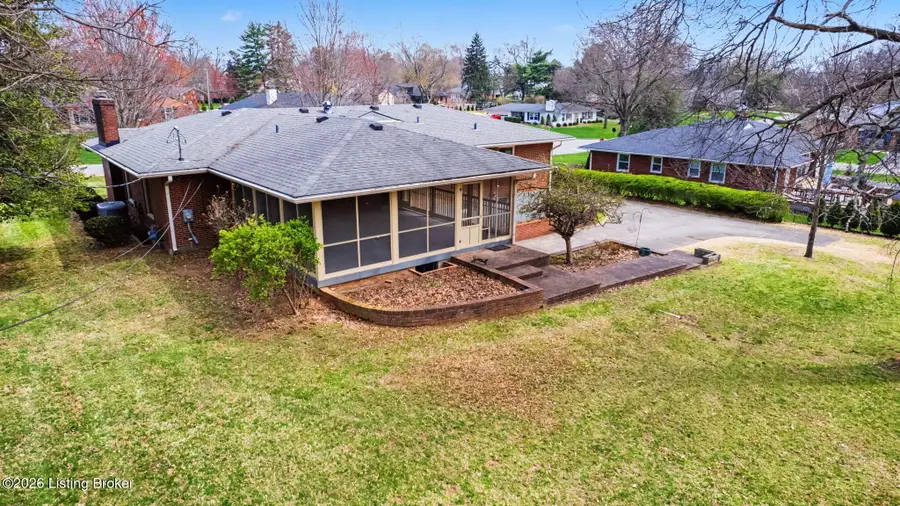 2202 Northfield Dr, Northfield, KY 40222 - #2