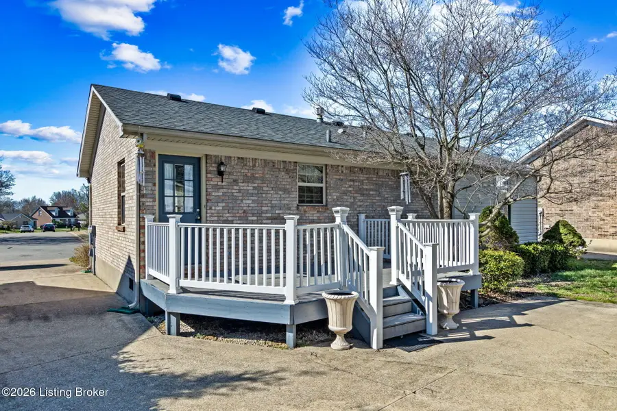 11007 Youngtown Dr, Louisville, KY 40272 - #2