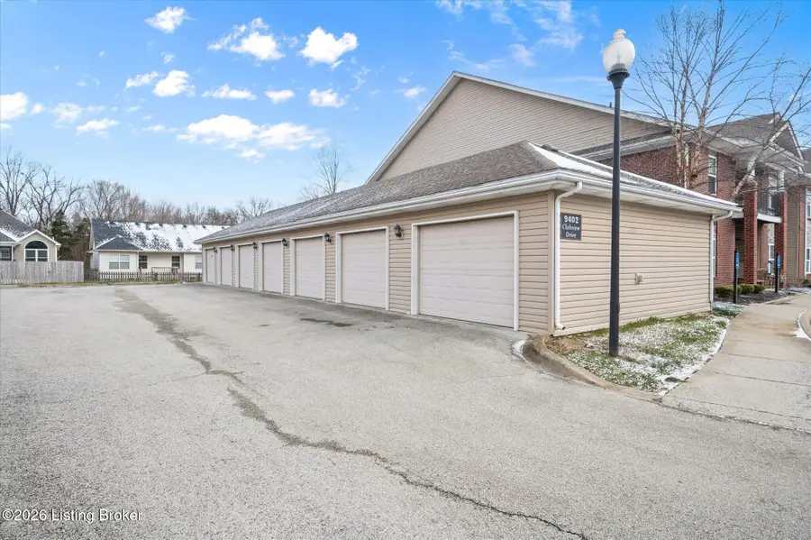 9402 Clubview Dr, Louisville, KY 40291 - #2