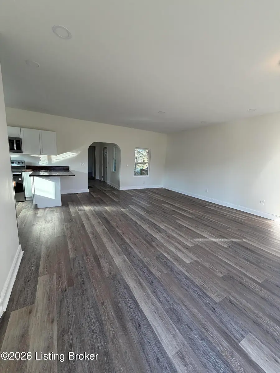 666 Curry Ct, Louisville, KY 40211 - #2