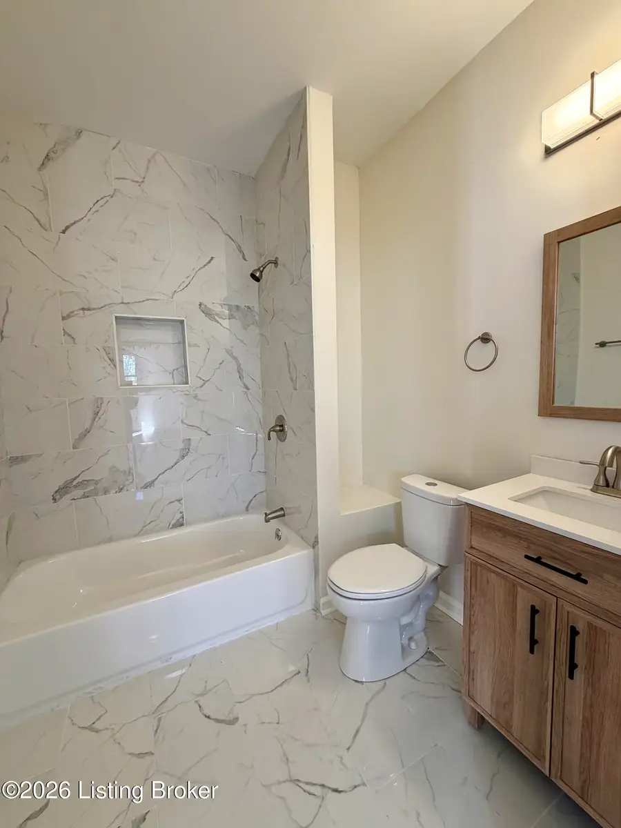 666 Curry Ct, Louisville, KY 40211 - #3