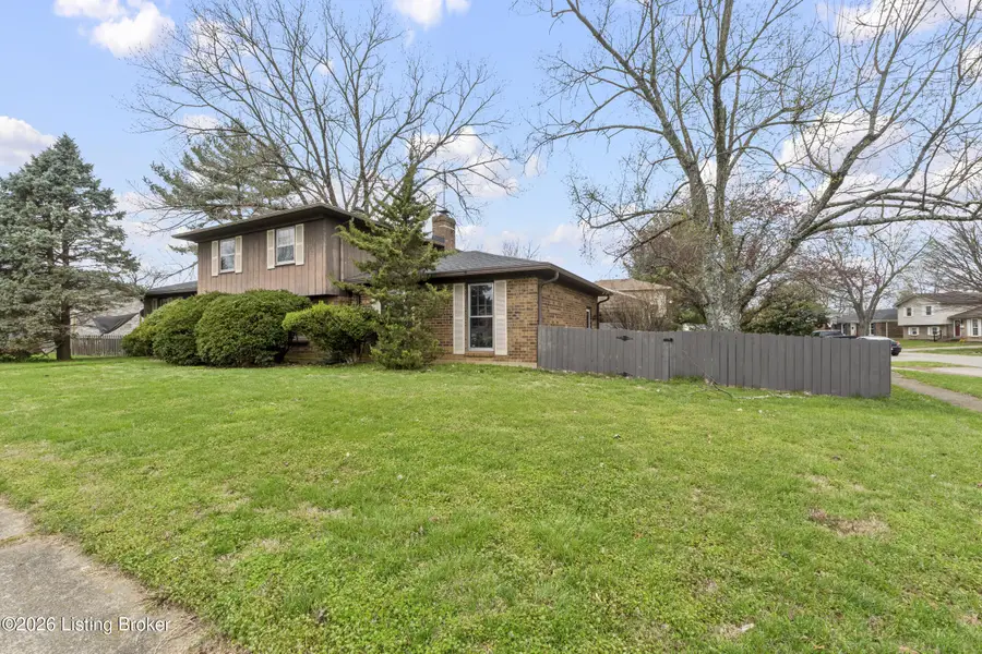 4430 Woodgate Ln, Louisville, KY 40220 - #2