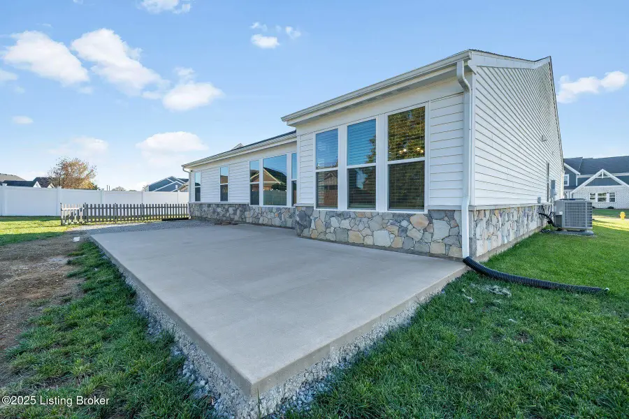 334 Bridlewood Dr, Shepherdsville, KY 40165 - #2