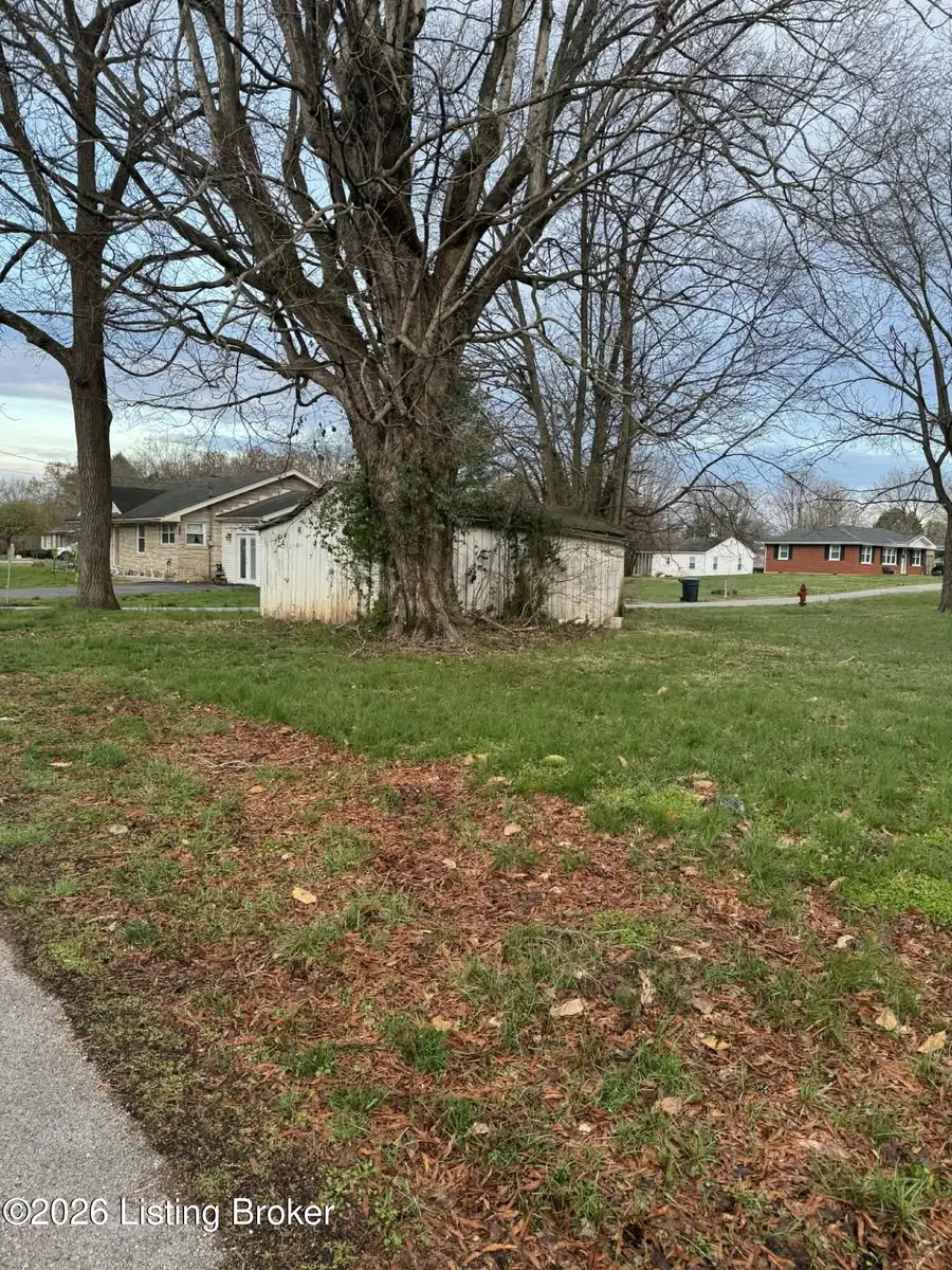 414 W Center St, Munfordville, KY 42765 - #3