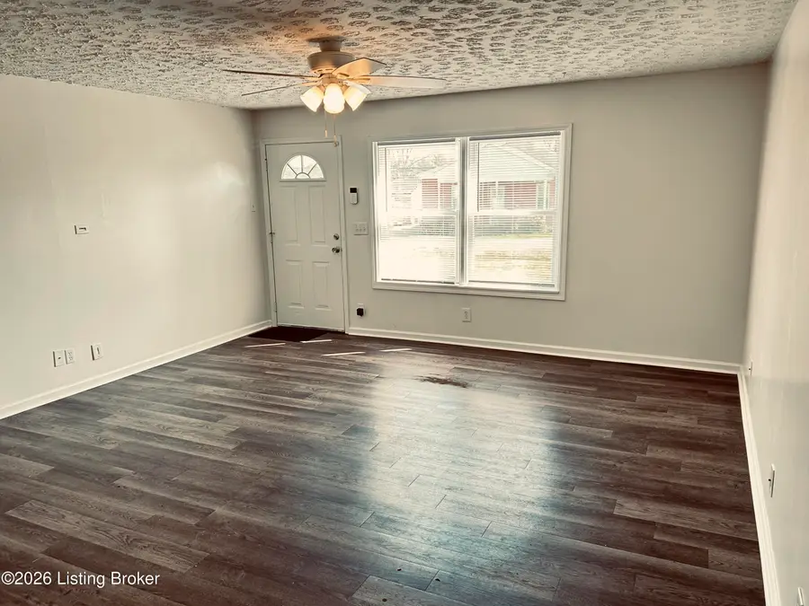 206 Meadowview Dr, Mount Washington, KY 40047 - #2