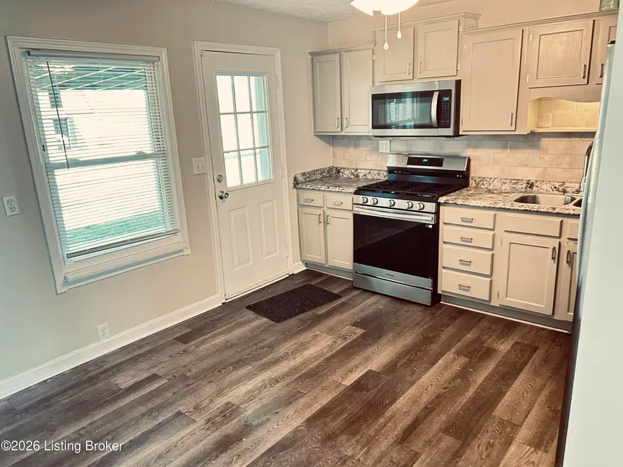 206 Meadowview Dr, Mount Washington, KY 40047 - #3