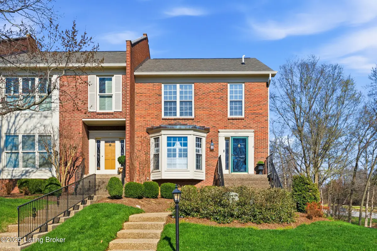 1307 Navajo Ct, Louisville, KY 40207 - #1