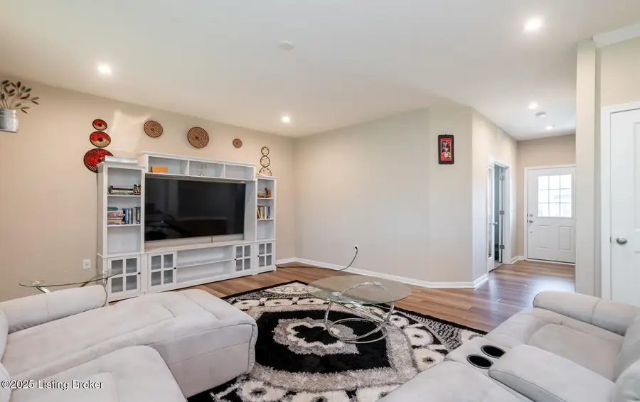 569 Williamsburg Dr, Mount Washington, KY 40047 - #2