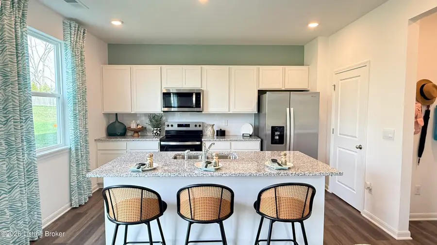 8003 Cedar Meadows Ln, Louisville, KY 40229 - #3