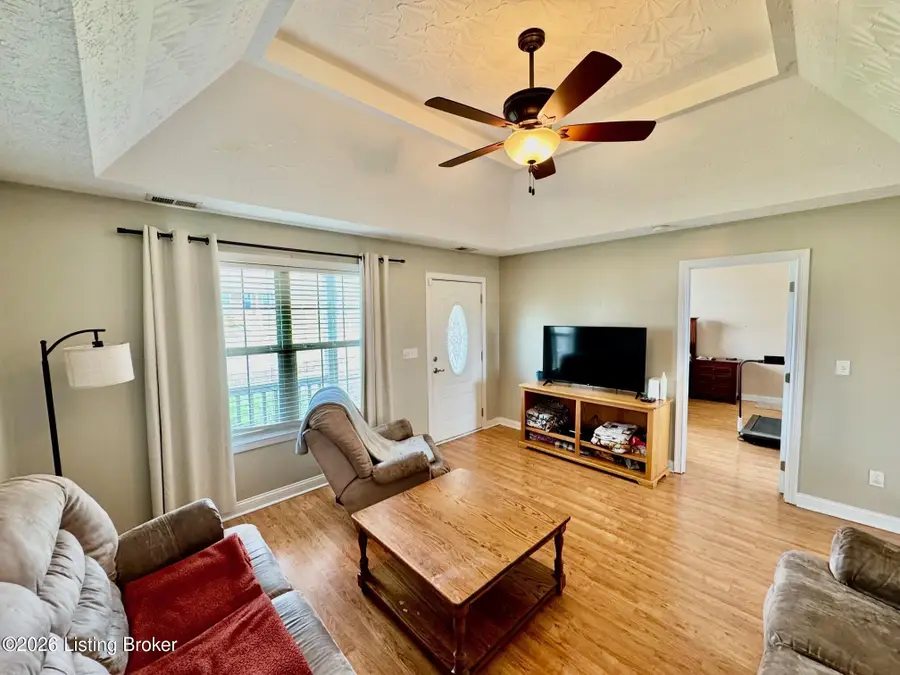 215 Oak Dr, Springfield, KY 40069 - #3