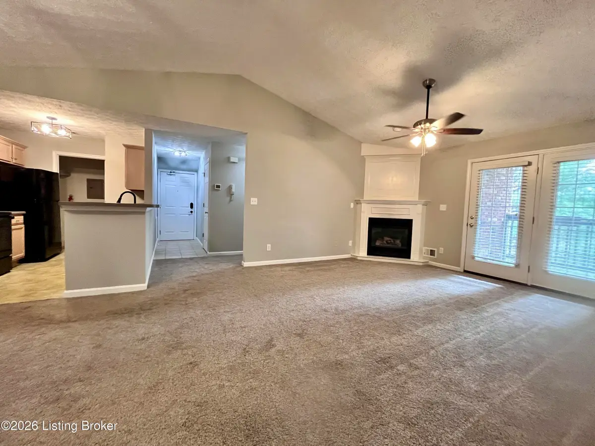 1122 Powerhouse Ln #203, Lyndon, KY 40242 - #1