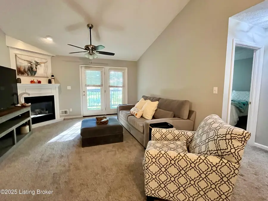 1122 Powerhouse Ln #203, Lyndon, KY 40242 - #2