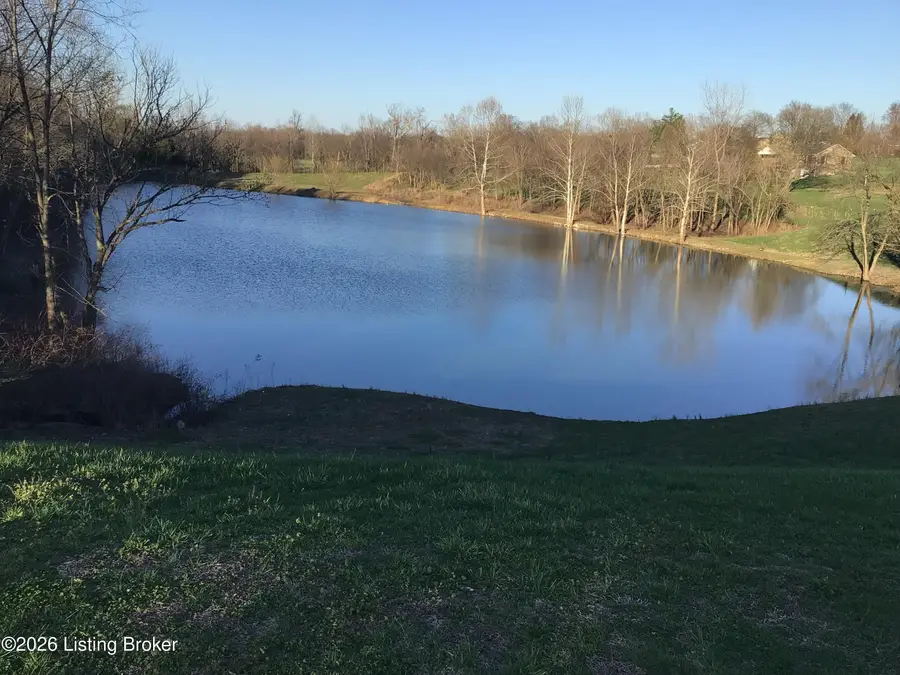 692 Arrowhead Ln, Shepherdsville, KY 40165 - #2