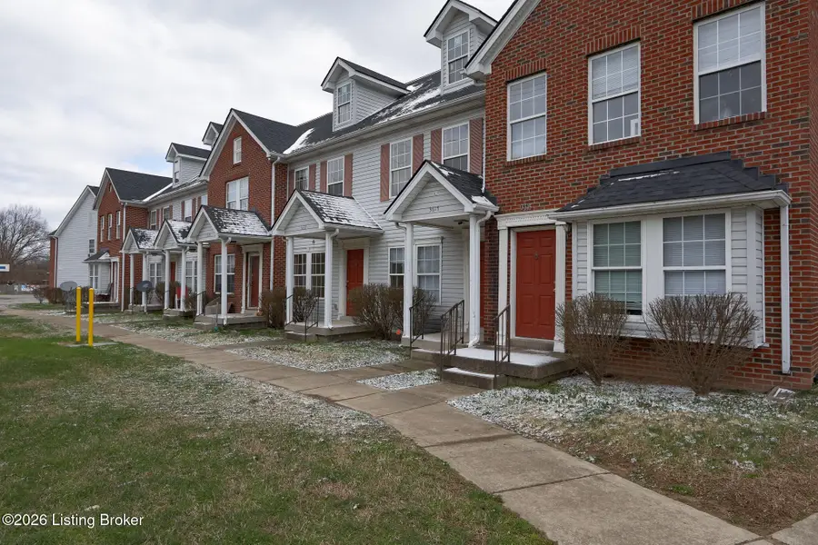 10233 Blue Lick Rd, Louisville, KY 40229 - #3