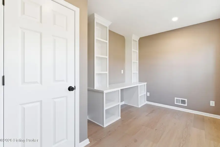 8618 Nottingham Pkwy, Louisville, KY 40222 - #3