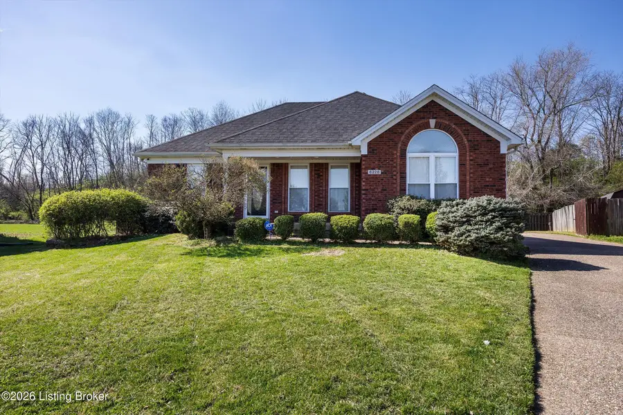 6228 Winding Stream Dr, Louisville, KY 40272 - #2