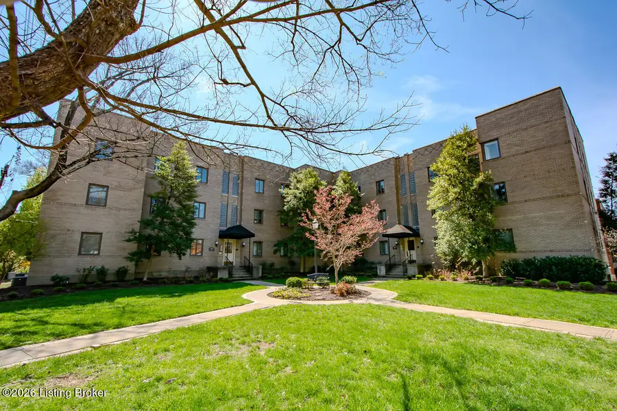 2126 Village Dr #APT 12, Louisville, KY 40205 - #3