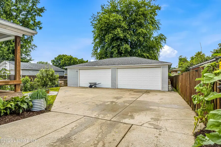 4905 Paramount Dr, Louisville, KY 40258 - #2
