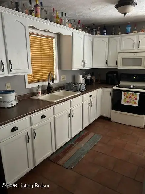 641 S Riverbend Rd, Leitchfield, KY 42754 - #3