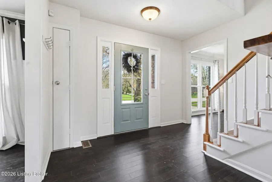 8105 Regency Woods Way, Louisville, KY 40220 - #3