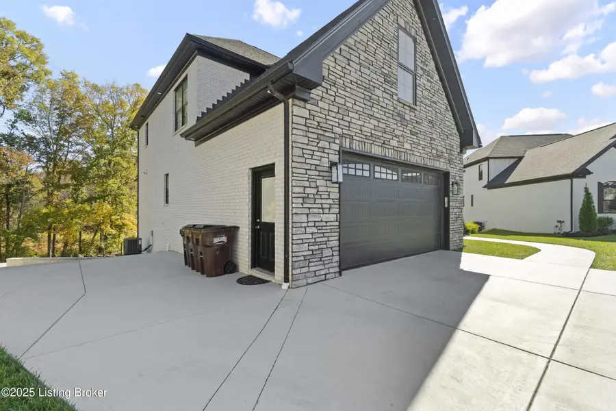 12319 Vanherr Dr, Louisville, KY 40299 - #3