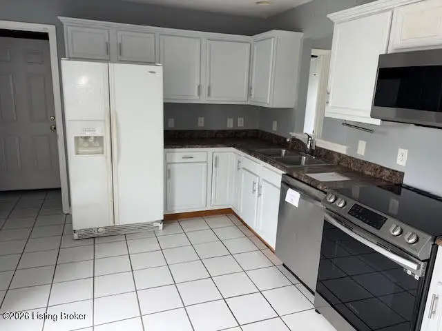 335 Cherry St, Shepherdsville, KY 40165 - #3