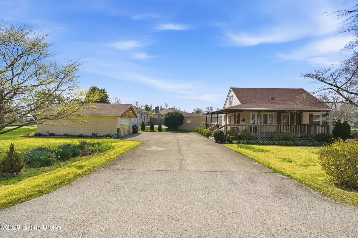 1812 Lewiston Dr, Louisville, KY 40216 - #1