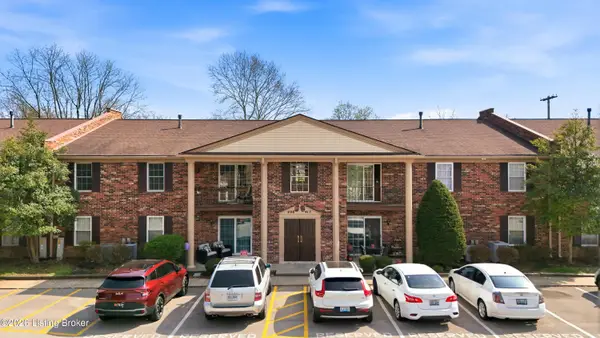 413 Logsdon Ct, Douglass Hills, KY 40243