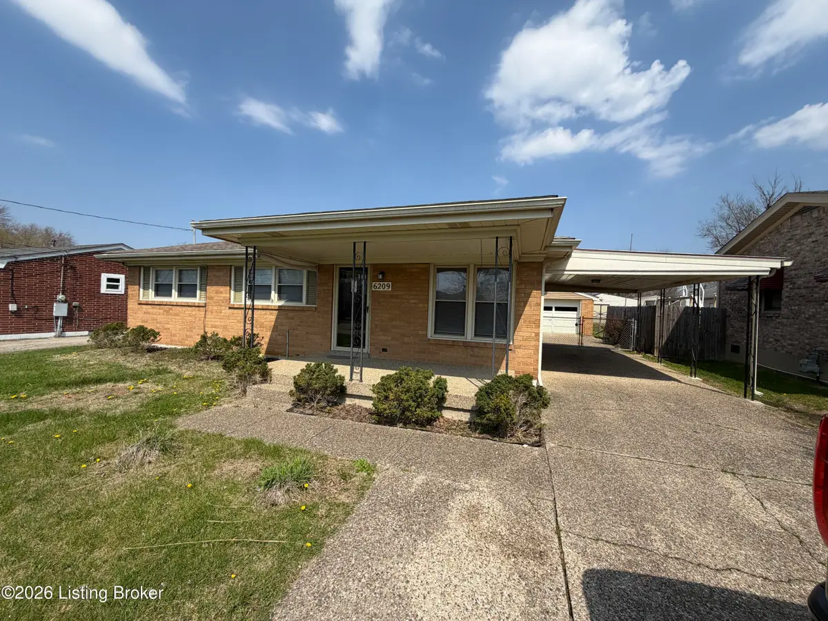6209 Red Spruce Dr, Louisville, KY 40229 - #1