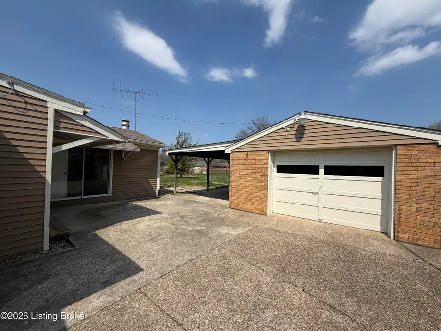 6209 Red Spruce Dr, Louisville, KY 40229 - #2