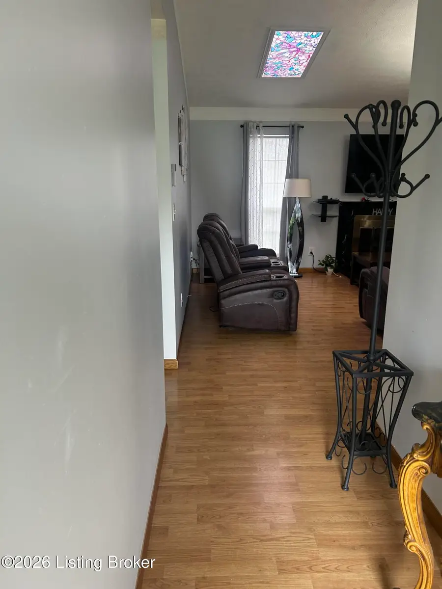 6109 Yellowsands Dr, Louisville, KY 40219 - #3
