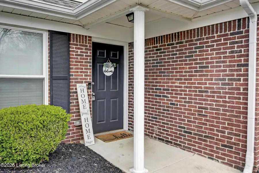 7920 Grandmeadow Ln, Louisville, KY 40258 - #2