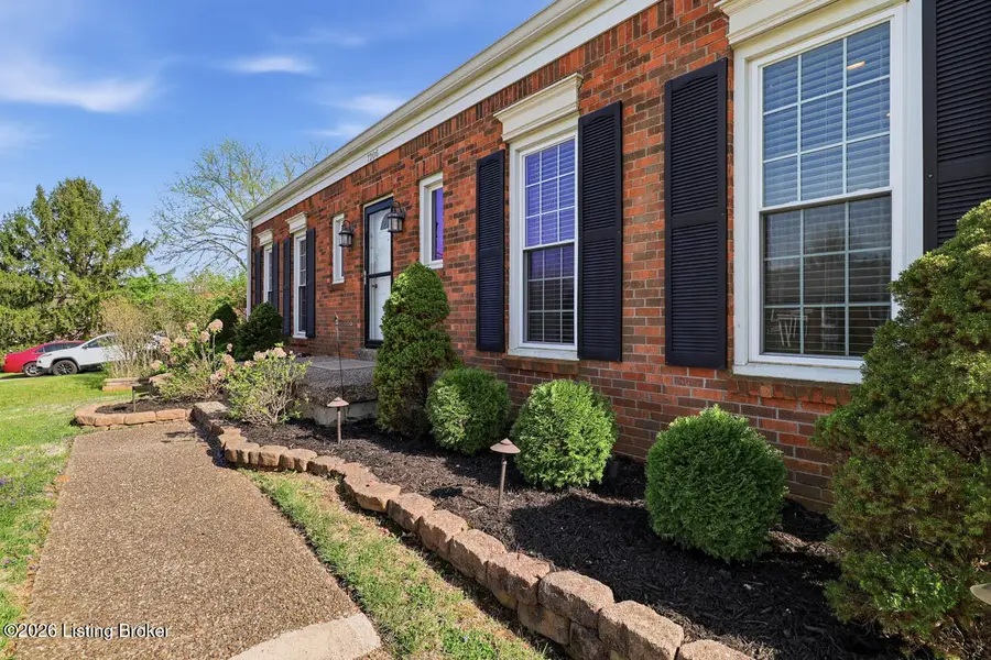 7206 Hollow Creek Rd, Louisville, KY 40228 - #3