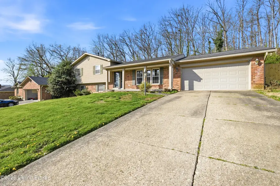 9204 Lakeridge Dr, Louisville, KY 40272 - #2