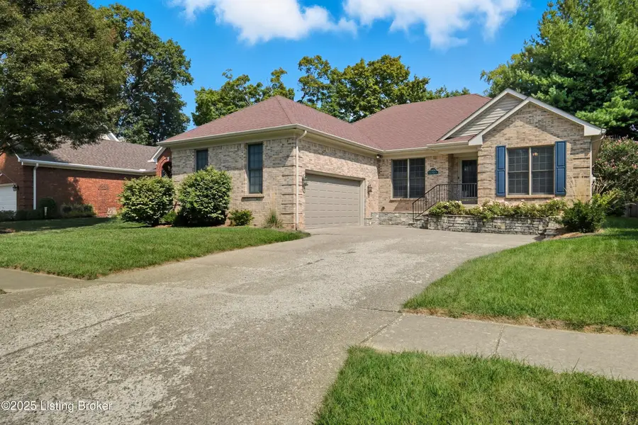 8406 Oxford Woods Ct, Louisville, KY 40222 - #2