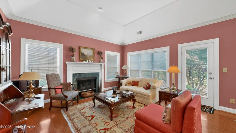 5943 Ashwood Bluff Dr, Louisville, KY 40207 - #3