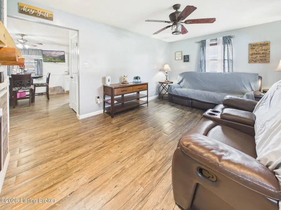 5129 Doyle Dr, Louisville, KY 40216 - #3