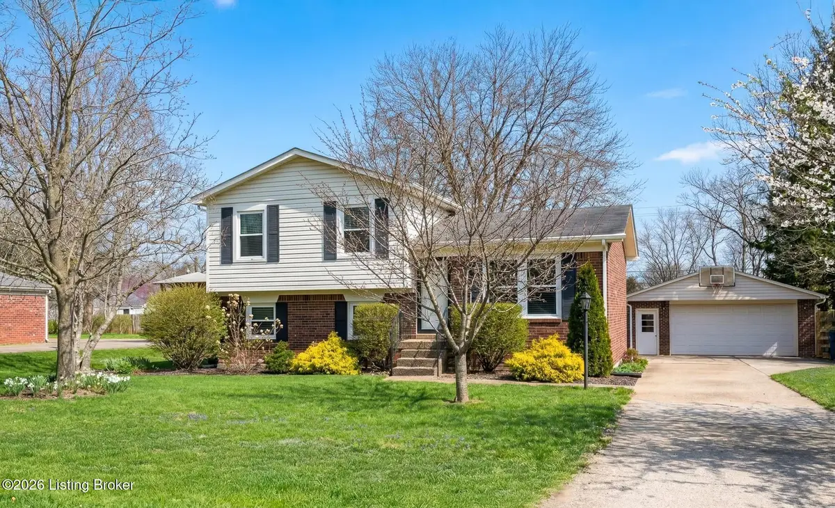 6530 Manassas Dr, Pewee Valley, KY 40056 - #1