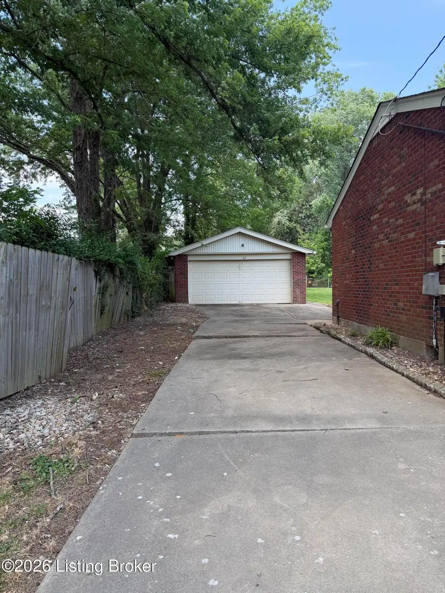 11720 Pond Creek Dr, Louisville, KY 40272 - #2