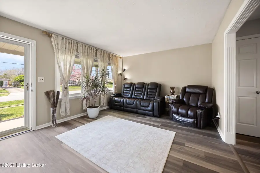 2407 Roddy Rd, Louisville, KY 40216 - #3