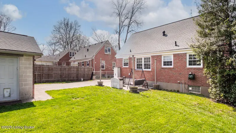 3735 Glenmeade Rd, Louisville, KY 40218 - #3